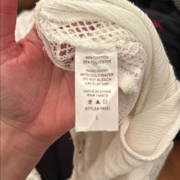 White Lace Hem Women Top - Picture 5 of 5